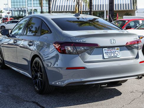 Used 2025 Honda Civic Sport image 4