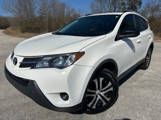 Used 2014 Toyota RAV4 LE video 1