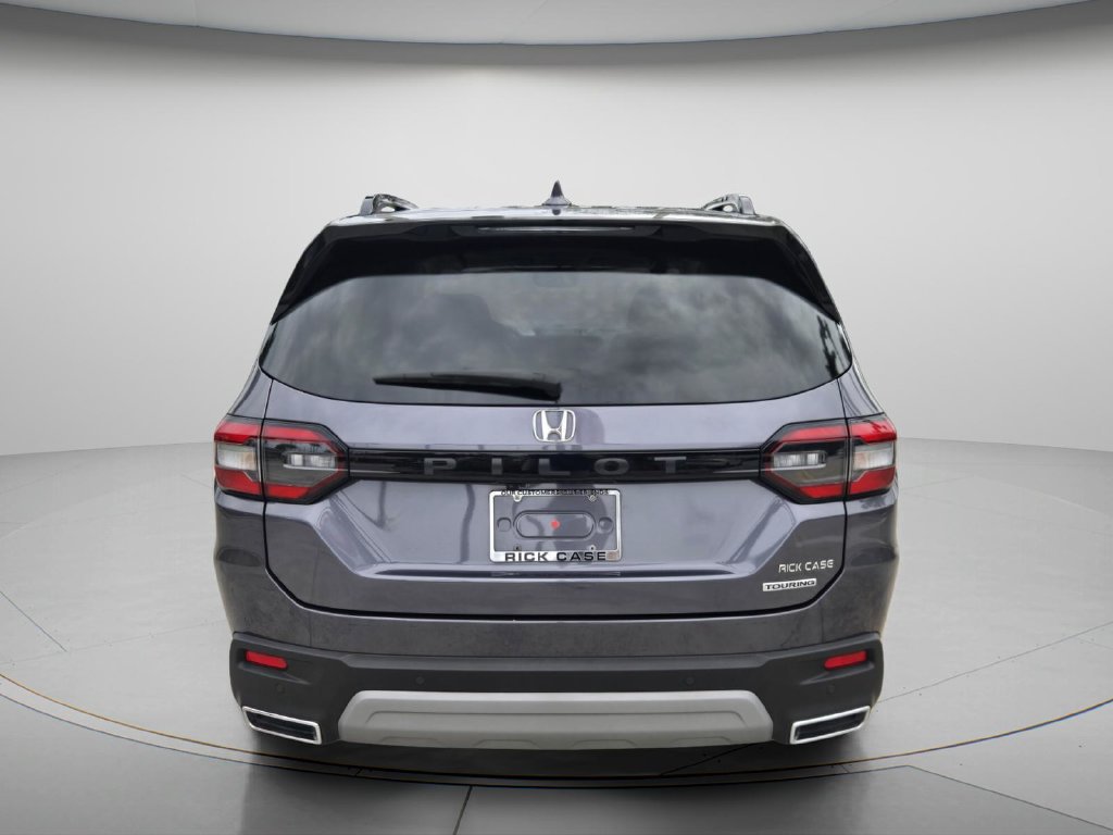 Used 2023 Honda Pilot Touring image 6