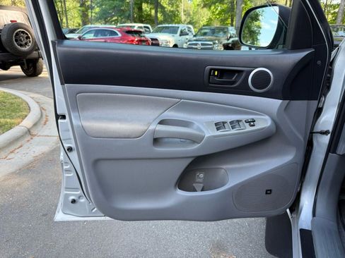 Used 2010 Toyota Tacoma PreRunner RWD image 18