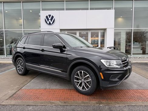 Used 2020 Volkswagen Tiguan SE image 1