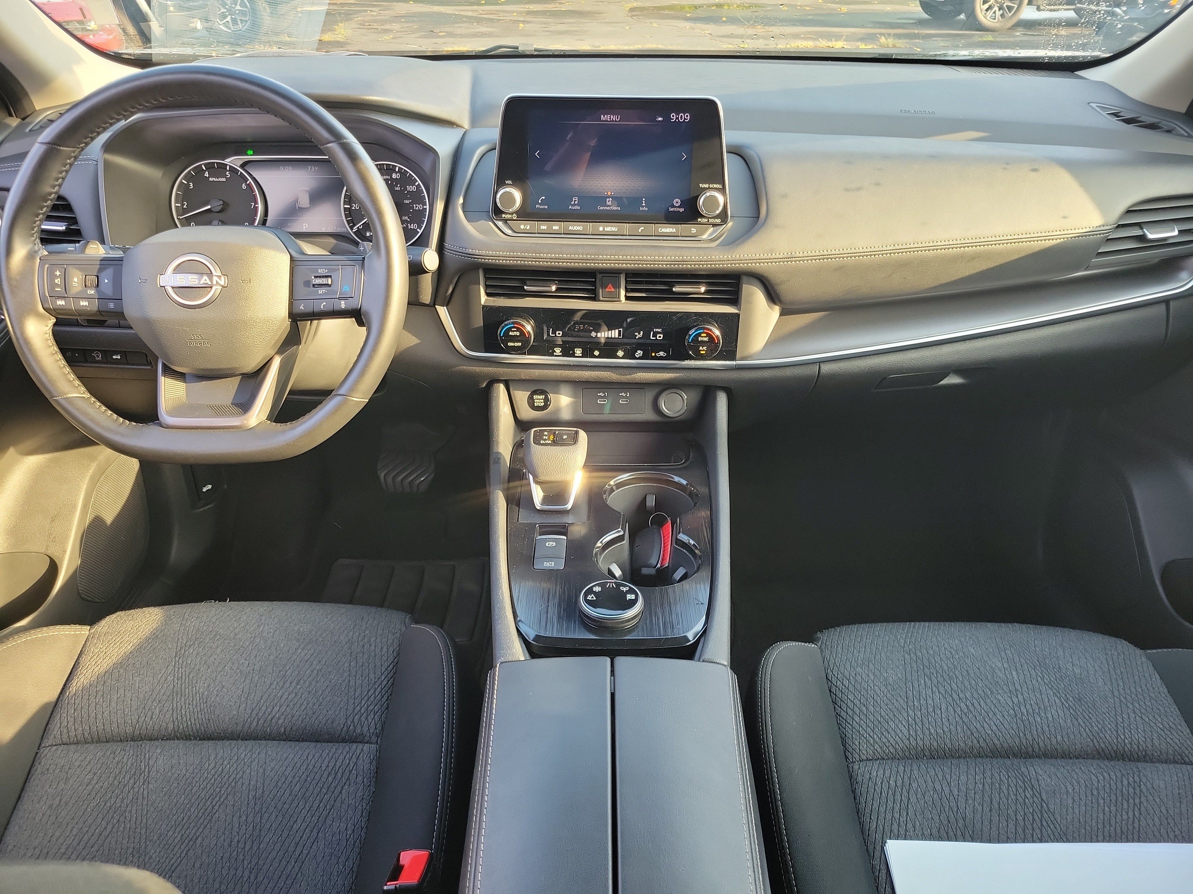 Used 2025 Nissan Rogue SV AWD/4WD image 9