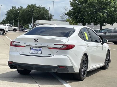Used 2025 Toyota Camry SE w/ Convenience Package FWD image 4