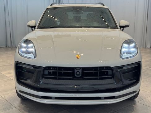 Certified 2025 Porsche Macan Turbo image 6