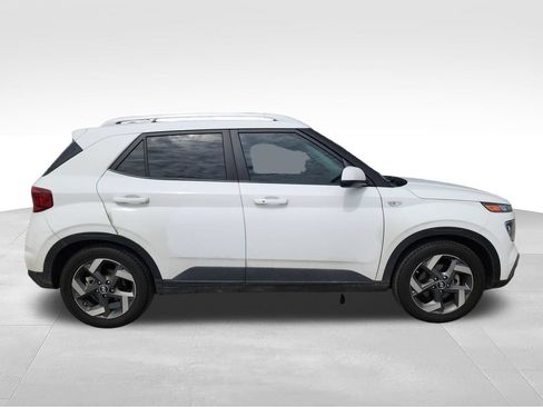Used 2024 Hyundai Venue SEL FWD image 8