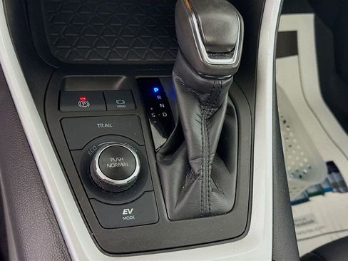 Certified 2022 Toyota RAV4 XLE Premium image 12