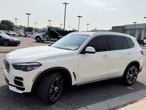 Used 2022 BMW X5 xDrive40i w/ Parking Assistance Package AWD/4WD image 4