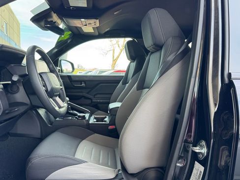 Used 2024 Toyota Tacoma TRD Off-Road image 17