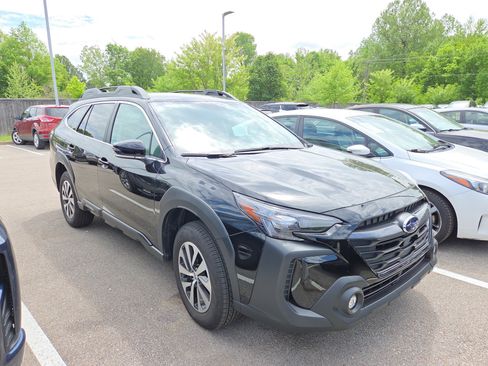 Used 2025 Subaru Outback Premium w/ Popular Package #1A image 2