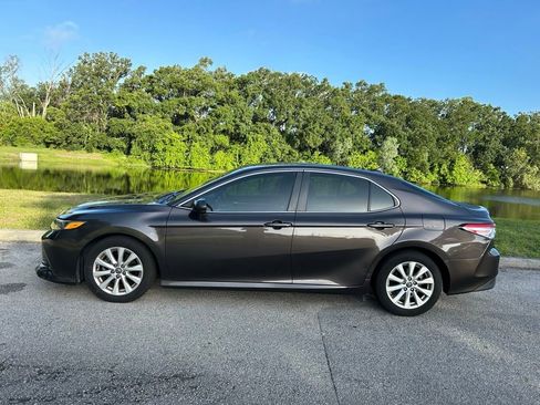 Used 2020 Toyota Camry LE FWD image 3