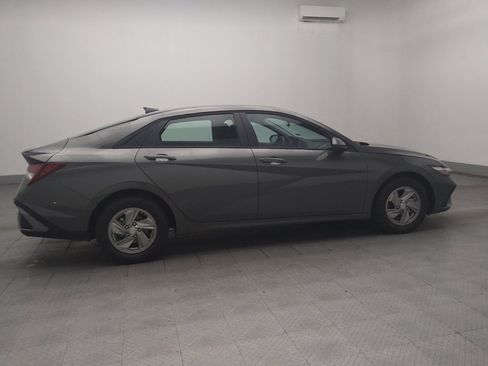 Used 2025 Hyundai Elantra SE FWD image 10