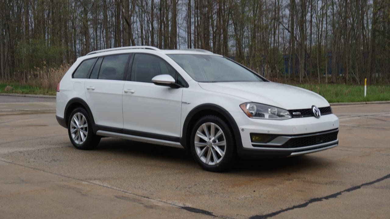 Used 2017 Volkswagen Golf Alltrack SE AWD/4WD image 7