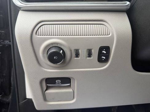 Used 2024 Jeep Wagoneer Series II w/ Flexible Seating Group AWD/4WD image 25