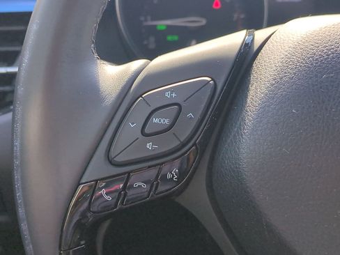 Used 2019 Toyota C-HR XLE FWD image 17