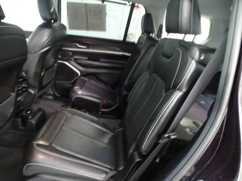 Used 2022 Jeep Grand Cherokee L Limited w/ Luxury Tech Group II AWD/4WD image 4