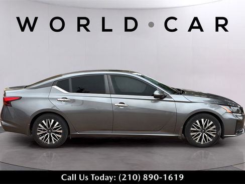 Used 2023 Nissan Altima 2.5 SV w/ SV Premium Package image 17