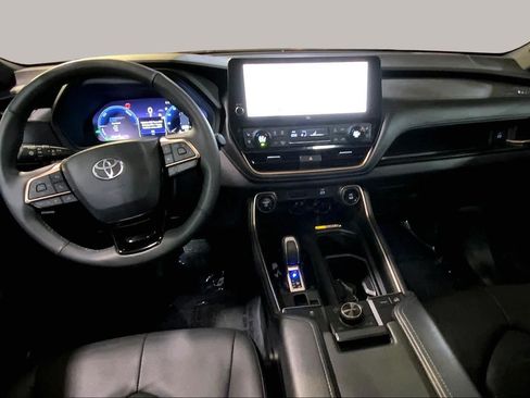 Used 2025 Toyota Grand Highlander AWD Hybrid image 16