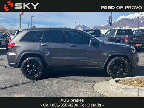 Used 2016 Jeep Grand Cherokee Laredo 75th Anniversary image 7