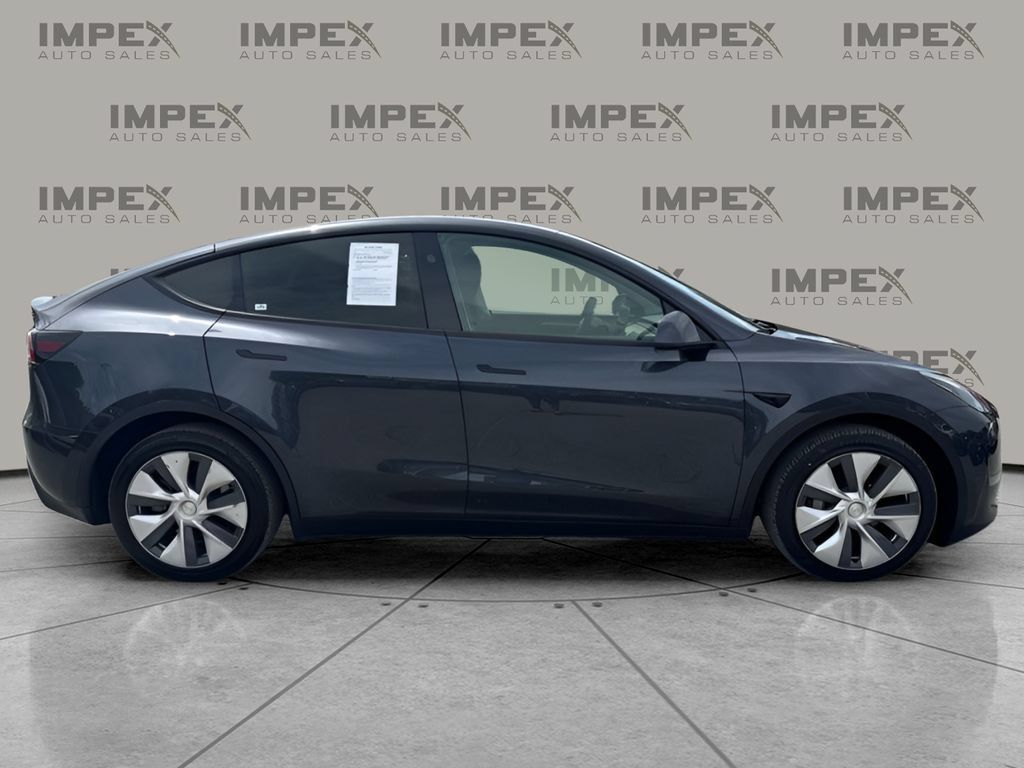 Used 2024 Tesla Model Y Long Range AWD/4WD image 6