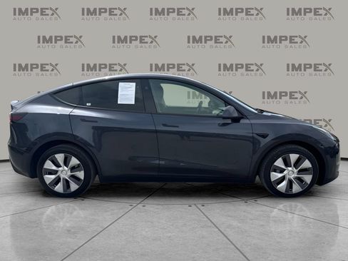 Used 2024 Tesla Model Y Long Range AWD/4WD image 6