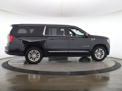 Used 2023 GMC Yukon XL SLT w/ SLT Luxury Package AWD/4WD image 6