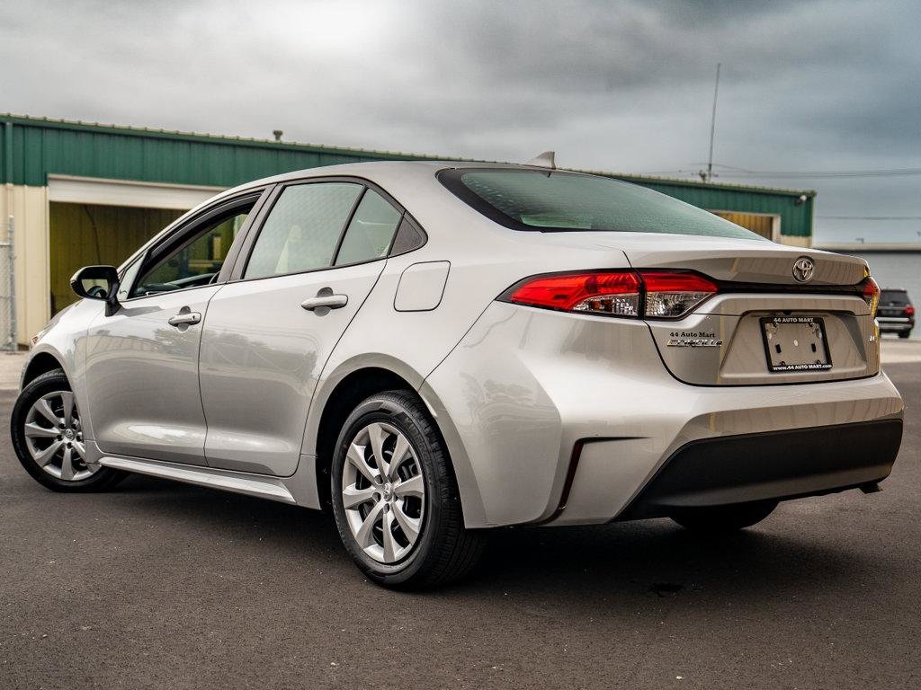 Used 2024 Toyota Corolla LE FWD image 3