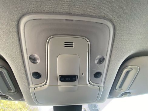 Used 2019 Toyota Prius LE image 21