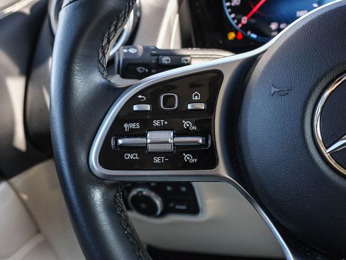 Used 2022 Mercedes-Benz GLB 250 image 35