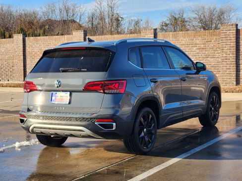 Used 2022 Volkswagen Taos SE w/ Driver Assistance Package image 6