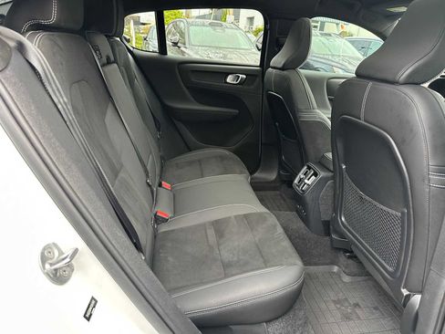 Certified 2023 Volvo C40 P8 Recharge Ultimate image 10