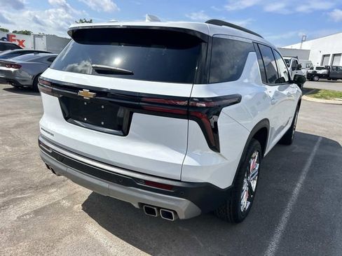 Used 2025 Chevrolet Traverse LT w/ LPO, Floor Liner Package FWD image 4