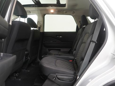 Used 2022 Nissan Pathfinder SV w/ SV Premium Package image 20