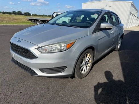 Used 2016 Ford Focus SE FWD image 4