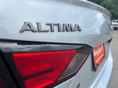 Used 2024 Nissan Altima 2.5 SV FWD image 9