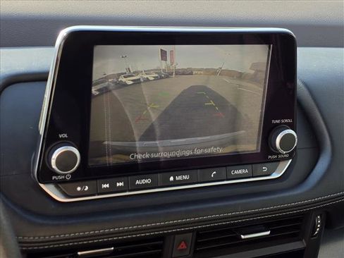 Used 2023 Nissan Rogue SV image 5