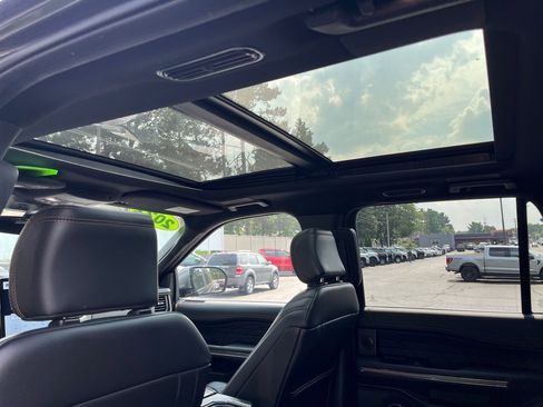 Used 2022 Ford Expedition Max Platinum image 12