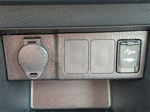 Used 2016 Toyota Corolla LE image 21