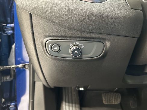 Used 2023 Chevrolet Equinox LS w/ LS Convenience Package image 11