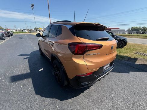 Used 2024 Buick Encore GX Sport Touring w/ Black Roof Package FWD image 6