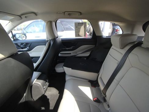 Used 2025 Lincoln Corsair FWD image 17
