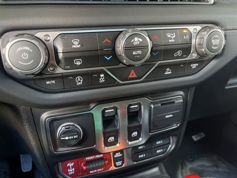 New 2026 Jeep Wrangler Rubicon AWD/4WD image 39