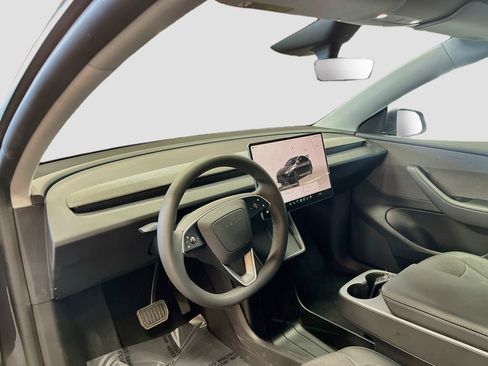 Used 2026 Tesla Model Y 2WD image 9