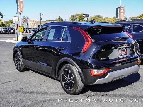 Used 2025 Kia Niro EX image 17