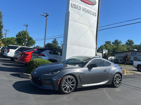 Used 2025 Toyota GR86 w/ ALL Weather Mat Package (TMS) RWD image 16