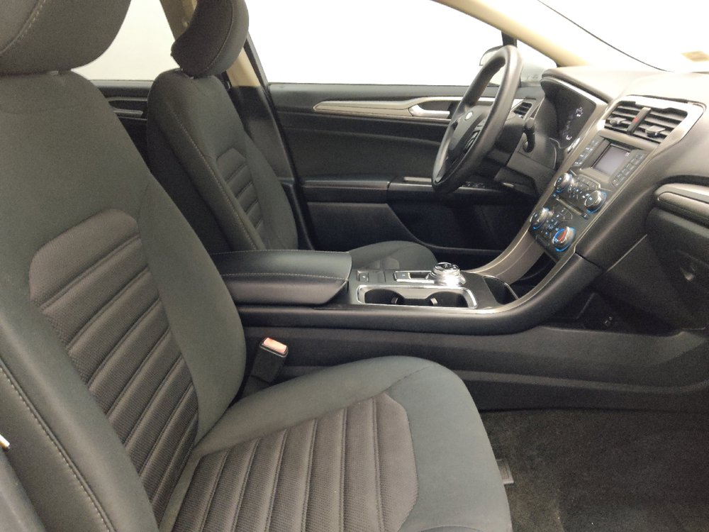 Used 2018 Ford Fusion SE FWD image 21