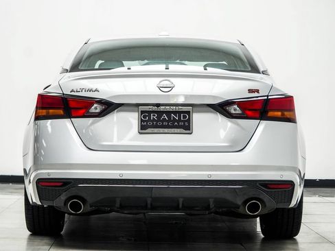Used 2024 Nissan Altima 2.5 SR FWD image 11
