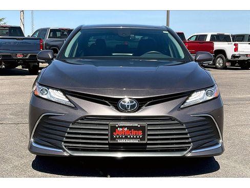 Used 2023 Toyota Camry XLE image 3