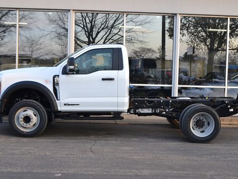 New 2025 Ford F450 XL w/ XL Chrome Package image 2
