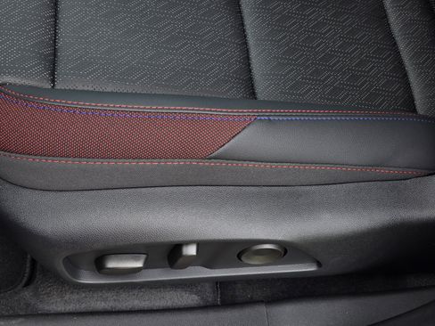 New 2026 Chevrolet Equinox RS w/ Convenience Package III FWD image 16