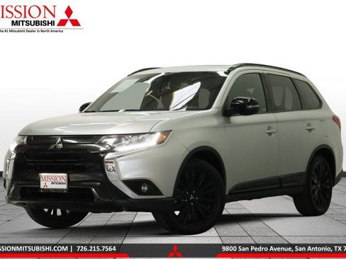 Used 2020 Mitsubishi Outlander LE FWD image 1